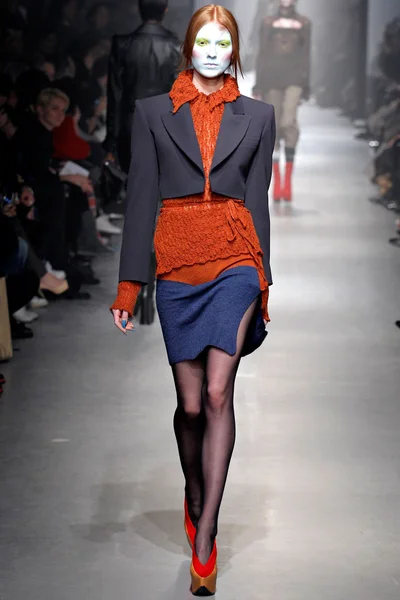 Look 15